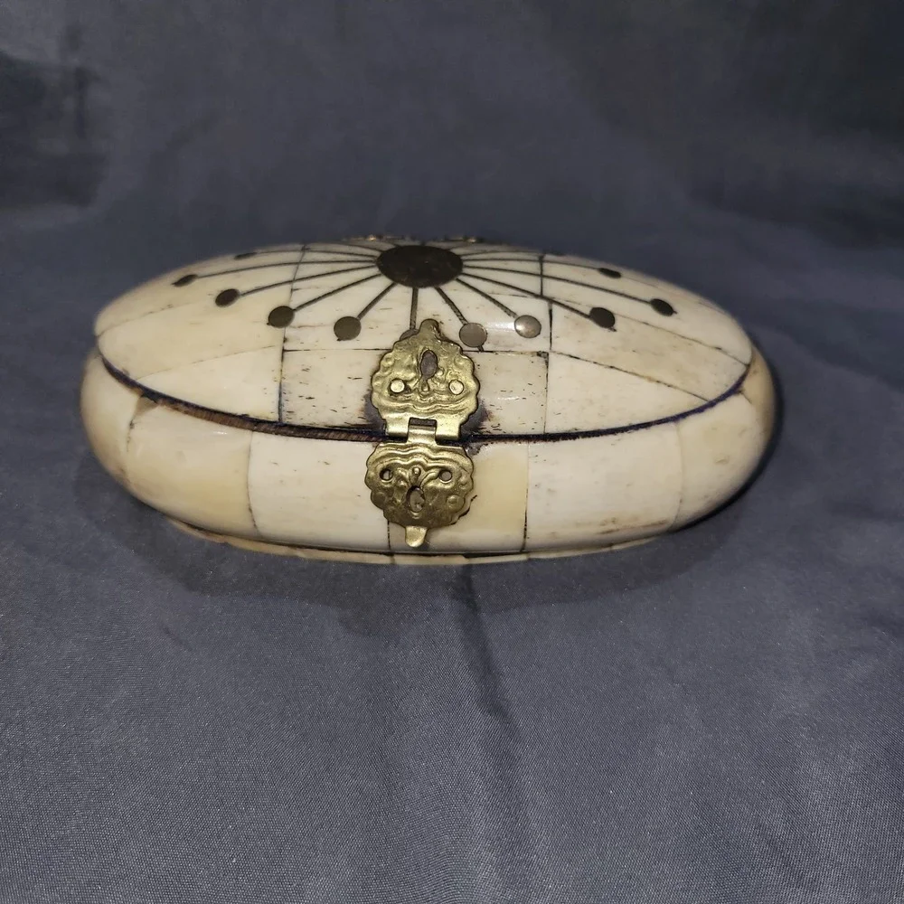 Vtg 60's Bone Inlayed Brass Oval Trinket Jewelry Box Brass Owl Clasp